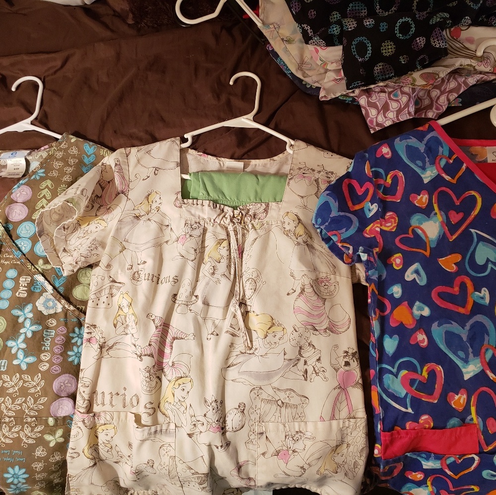 Scrub Sets - image 2